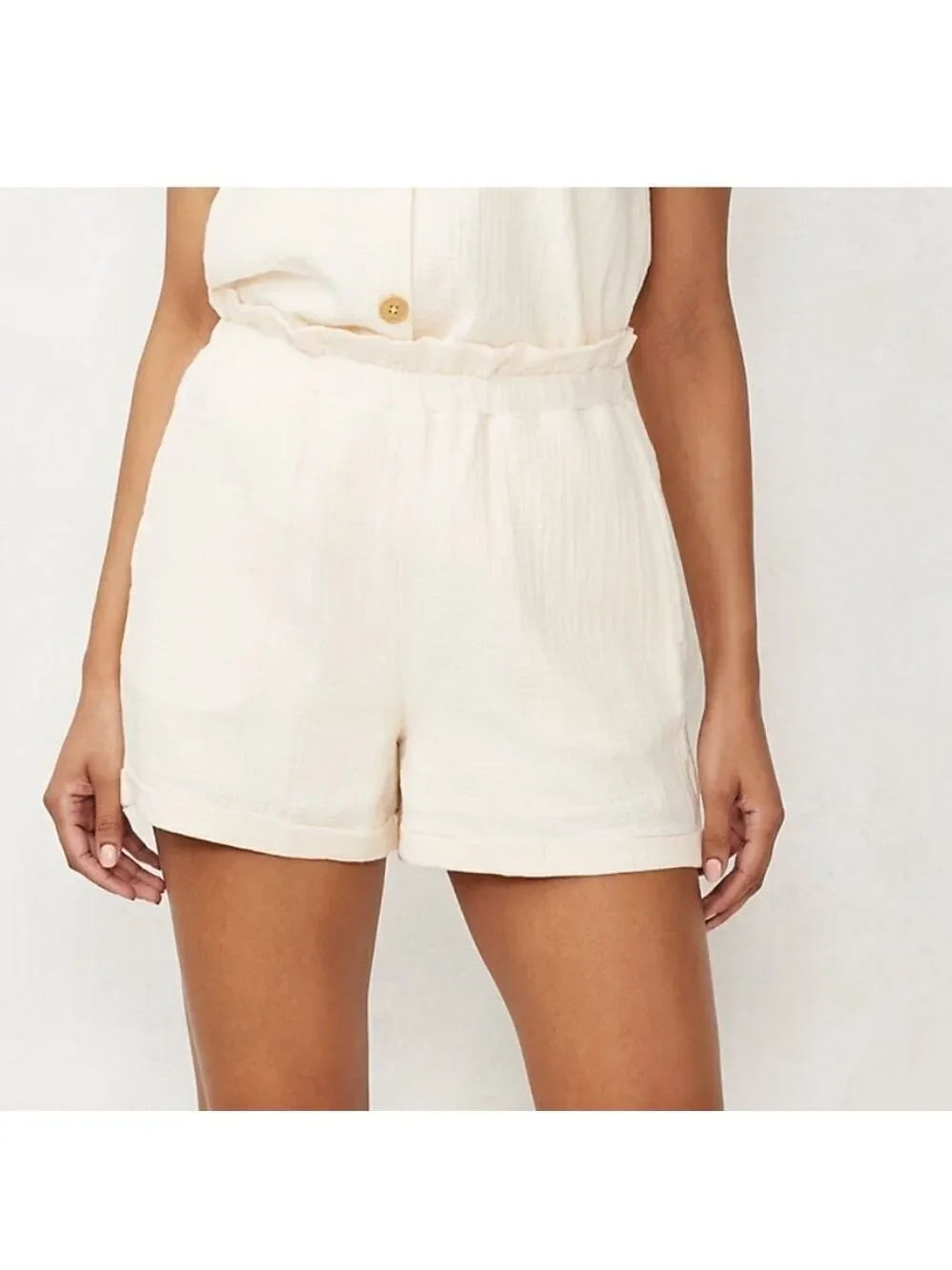 LAUREN Conrad XXL 3” high waisted paper bag shorts cream silk